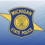 شرطة ولاية ميشيغان تلقي القبض على رجل في الـ32 من عمر لتوجيهه سلاحًا نحو سائق آخر في حادث غضب على الطريق السريع