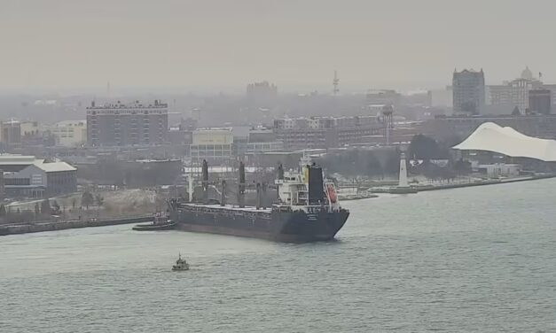سفينة الشحن العالقة في نهر ديترويت قد يتم إطلاقها  يوم الثلاثاء