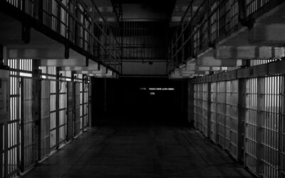 اتّهامُ رقيبِ شرطةٍ في هيلزديل باعتداءاتٍ مزعومة على إحدى نزيلاتِ السجن