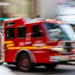 اندلاع حريق هائل في مبنى شاهق داخل حرم جامعة وين ستيت في ديترويت