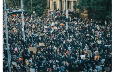 ديربورن تشهد توتراً ومواجهات خلال احتجاجات مرتبطة بزيارة جيك لانغ
