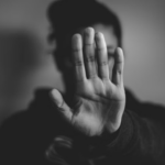 بخطوة الكترونية.. محاكم ويسكونسن تعزز حماية ضحايا العنف المنزلي